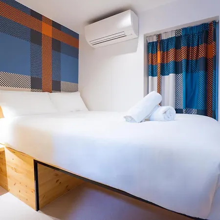 Easyhotel Paddington-3